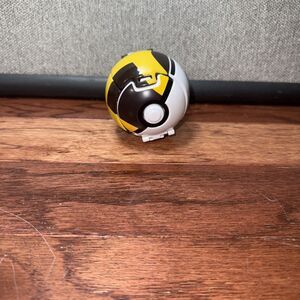 TOMY Pokemon Throw N Pop Poke Ball Mini Figures Ready to Battle Ultra Ball